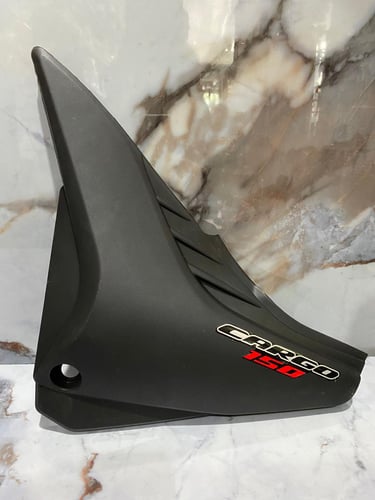 TAPAS LATERALES Cargo150 Negro