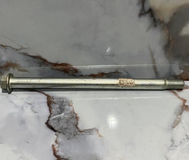 EJE DELANTERO GXT200 15MM