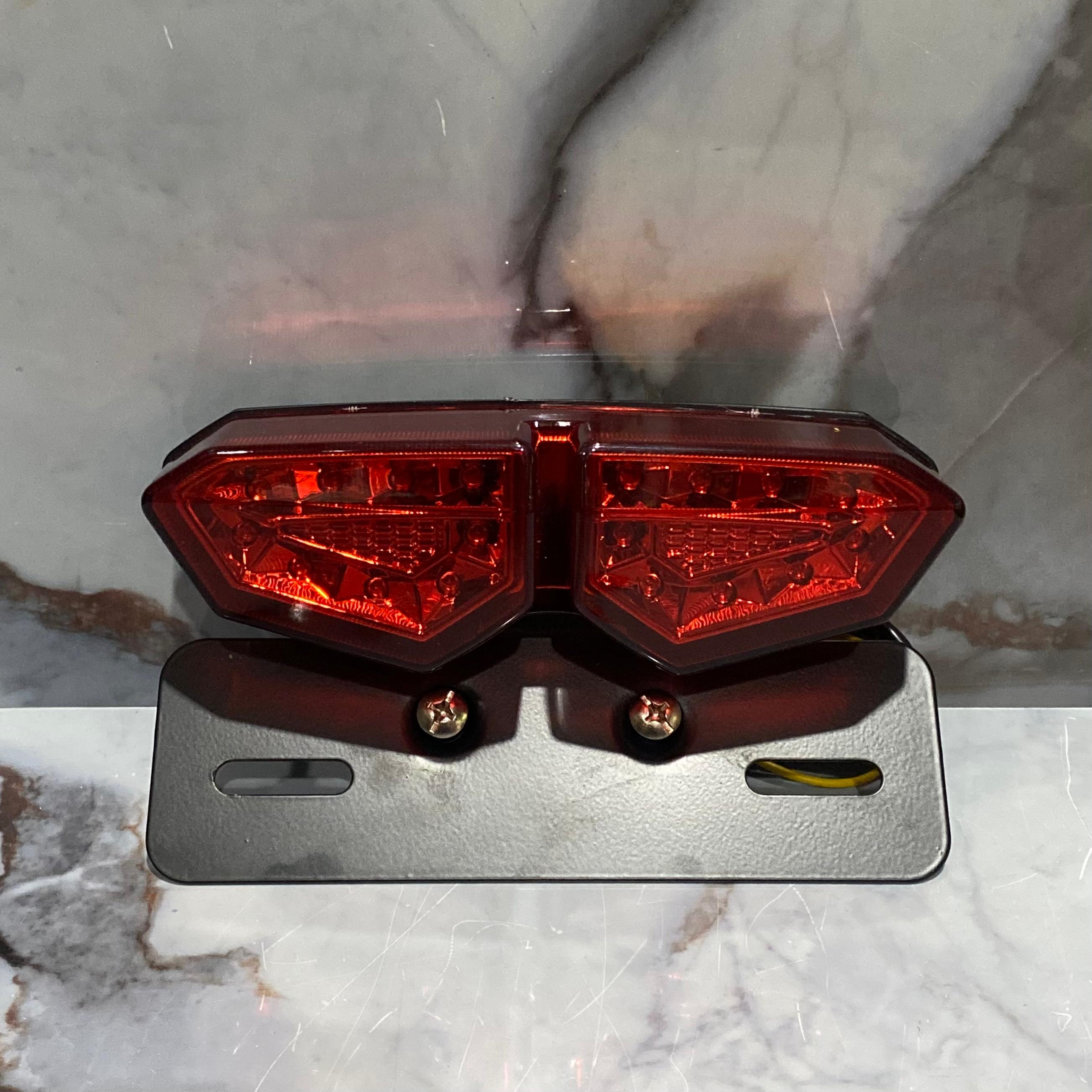STOP TRASERO UNIVERSAL LED CON DIRECCIONAL INLUIDA