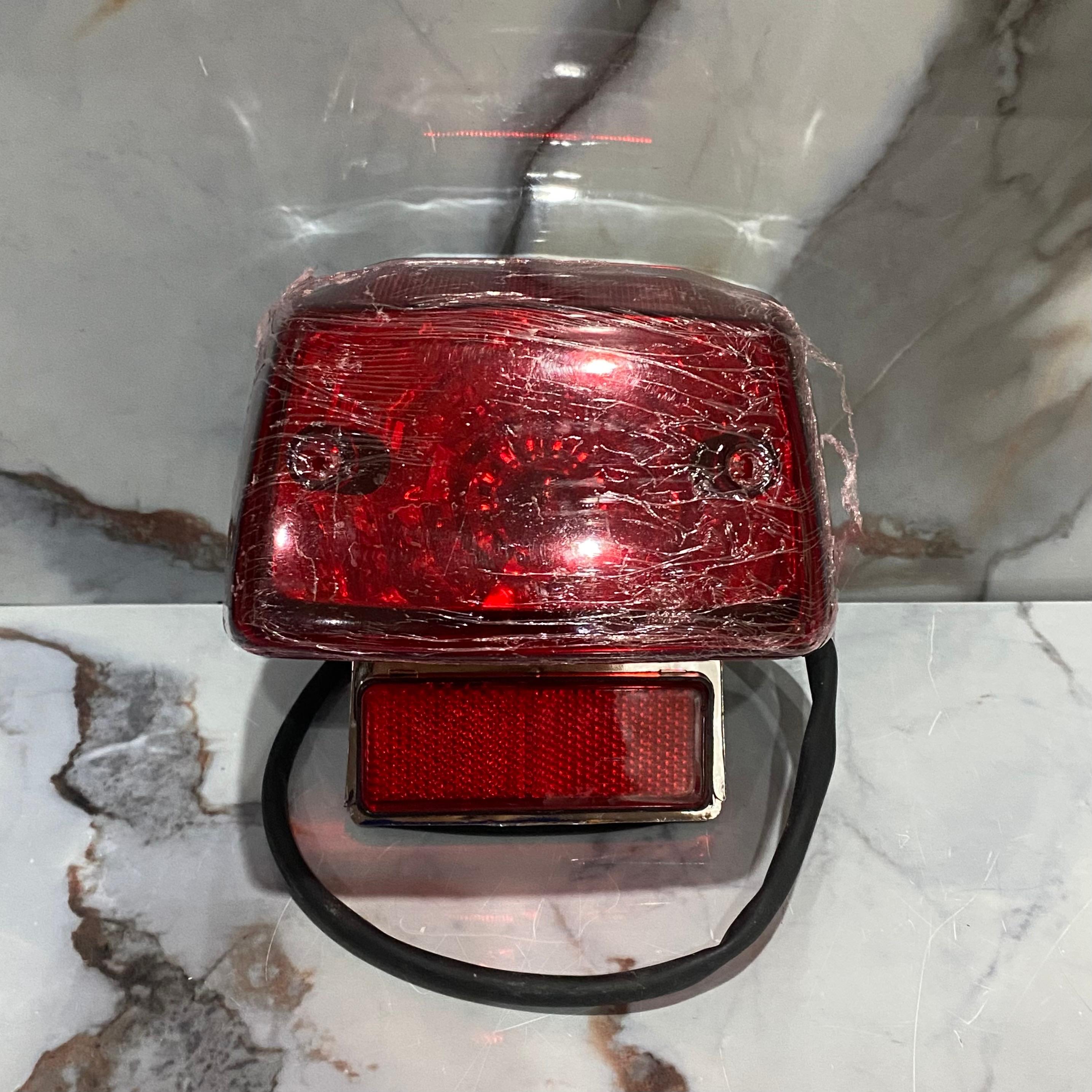 STOP TRASERO TIPO PANDILLERA