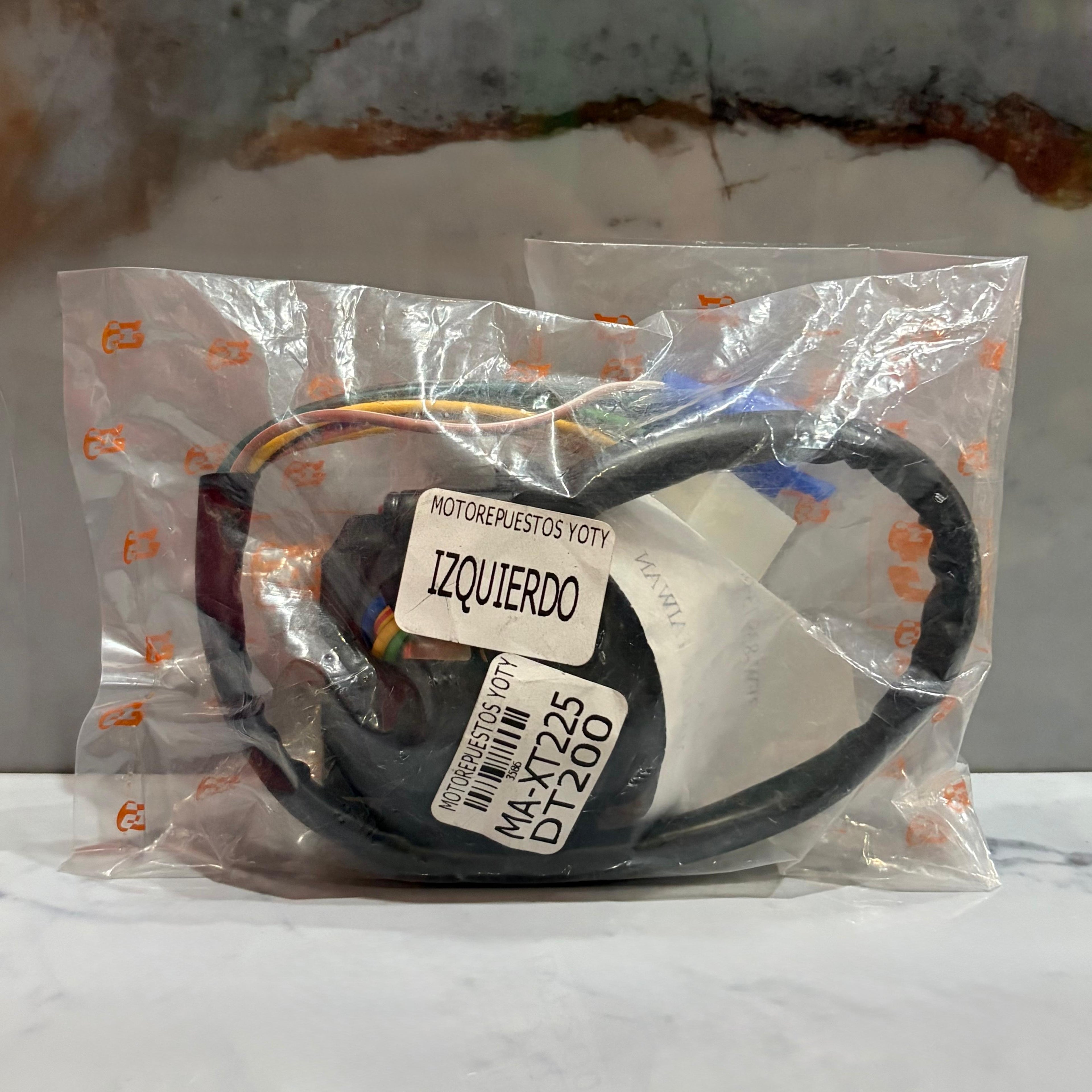 INTERRUPTOR LUCES IZQUIERDO DT200R-XT225 TW