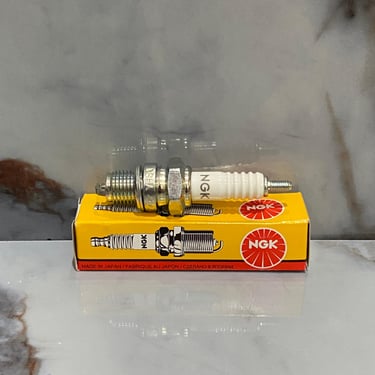 CANDELA D8HA ESPIGA CORTA NGK