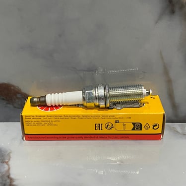 CANDELA NGK LKAR8A-9 DUKE+PULSAR